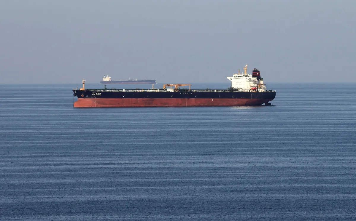 Bloqueio em Ormuz faz seguro para navios ser ativado em minutos; entenda